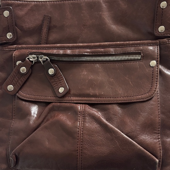 Danier Elegant Brown Leather Messenger Bag with Silver Hardware - Picture 12 of 15